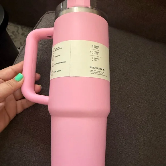 Stanley Quencher H2.0 30oz Flowstate Quencher Tumbler - Sizzling Pink Rare NEW - Picture 2 of 5